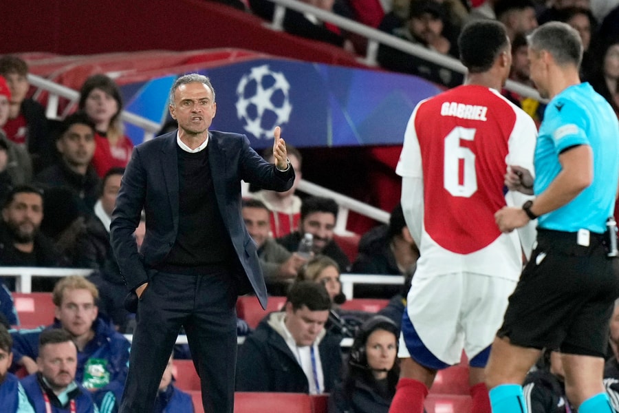 HLV PSG muốn bóng đá dùng thẻ xanh như bóng bầu dục