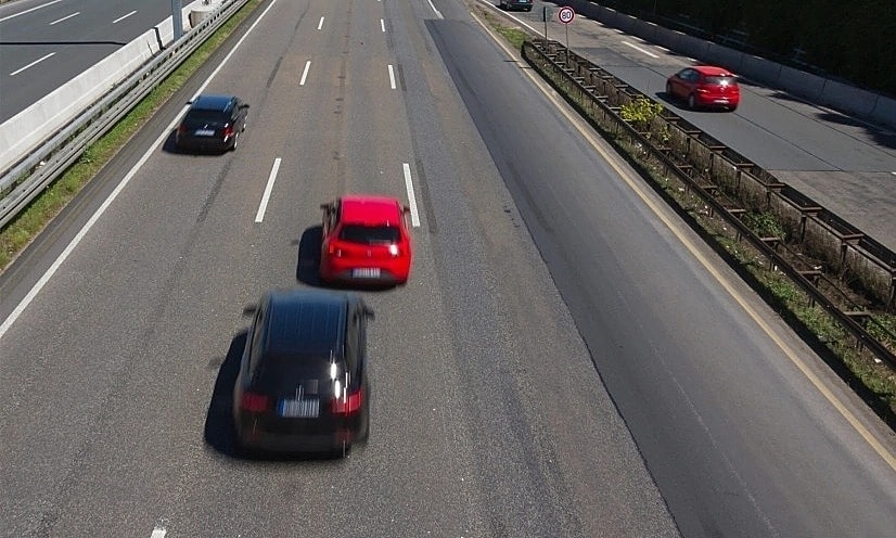 Tài xế nháy đèn đòi vượt dù tôi chạy xe 118 km/h trên cao tốc