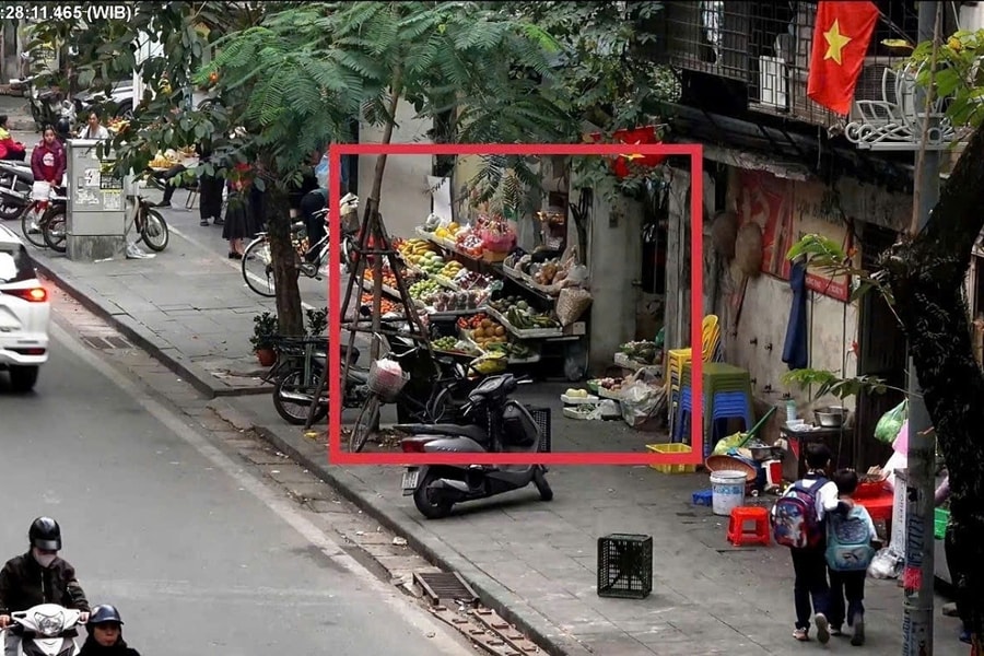 Camera AI 'chiếu tướng' lấn chiếm vỉa hè