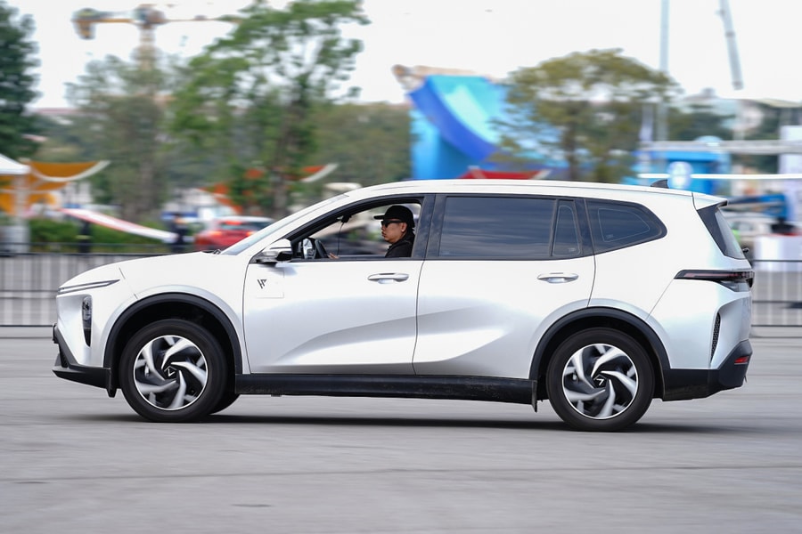 VinFast Limo Green bán nhiều hơn 3 lần Innova Cross, Custin cộng lại