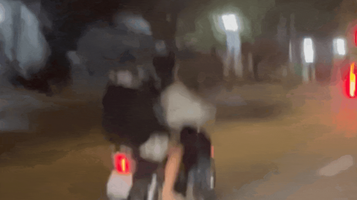 Nhóm 'quái xế' bốc đầu xe trên quốc lộ bị triệu tập