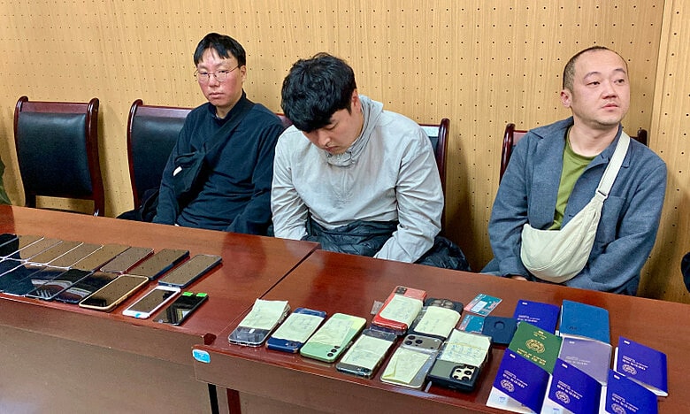 Người nước ngoài lập 'đại bản doanh' lừa đảo online trong biệt thự ở Hà Nội