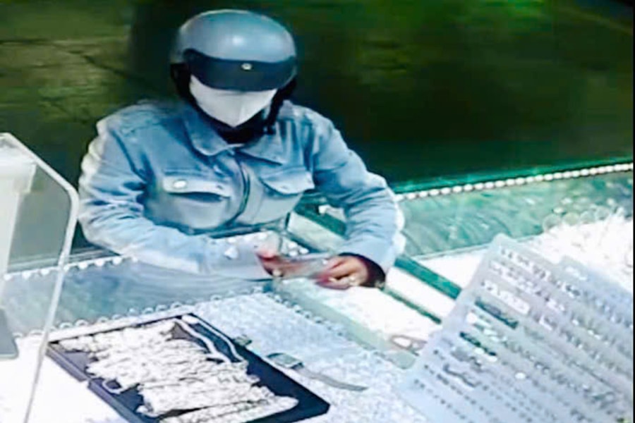 Thủ đoạn của người đàn bà trộm nữ trang của nhiều tiệm vàng