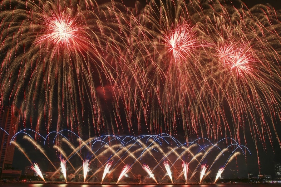 Trình diễn pháo hoa nghệ thuật quy mô lớn tại Hà Nội