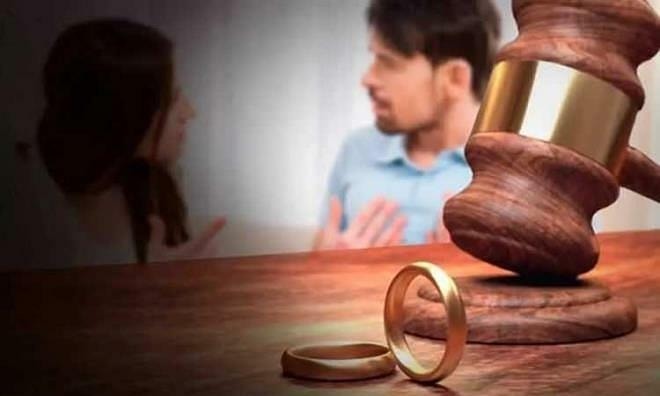 Bị xử ly hôn vì bấm 'like' ảnh phụ nữ trên mạng