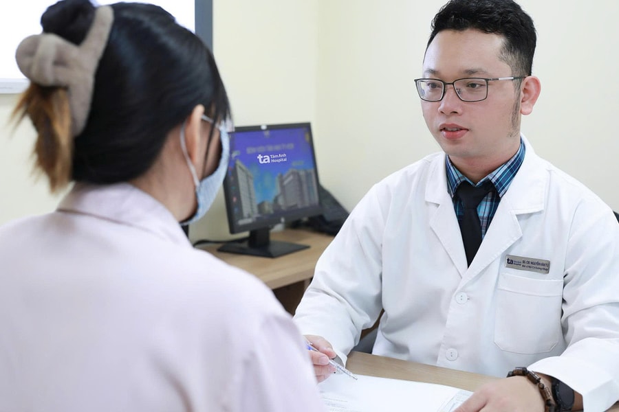 Đau nhức xương khớp có nên xoa dầu nóng?