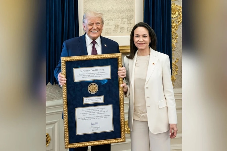 Ủy ban Nobel lên tiếng sau khi ông Trump được tặng huy chương