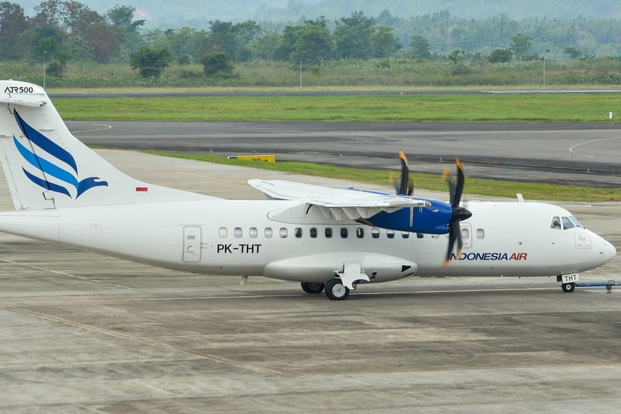 Máy bay Indonesia chở 11 người mất tích, nghi đâm vào núi