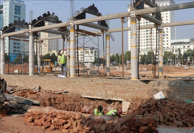 Khí thế thi công khẩn trương trên công trình Công viên Văn Miếu