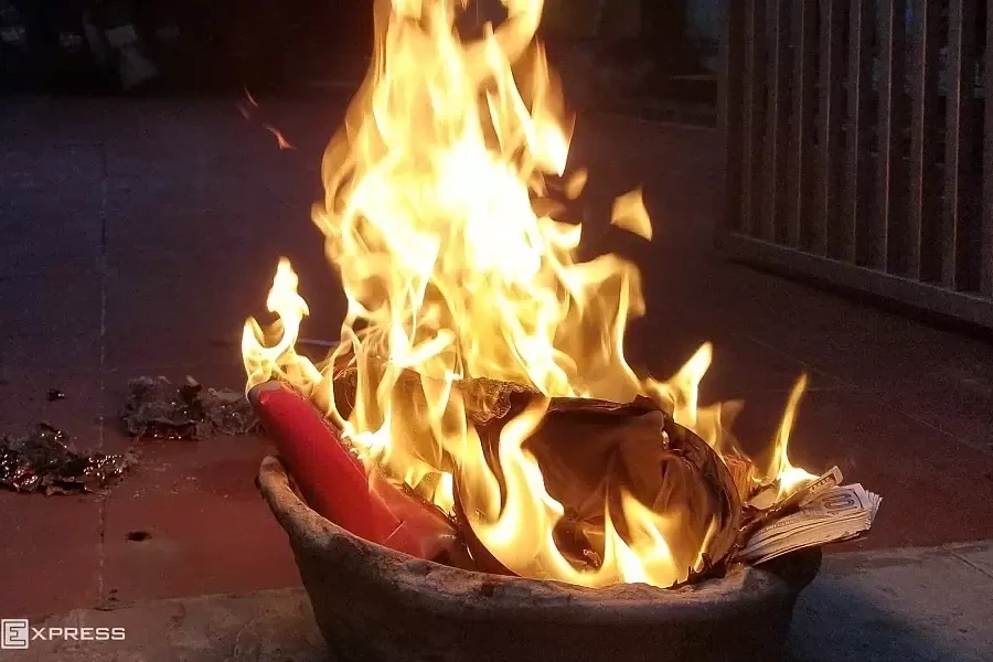 Ngày Rằm, mùng 1 có bắt buộc đốt vàng mã?