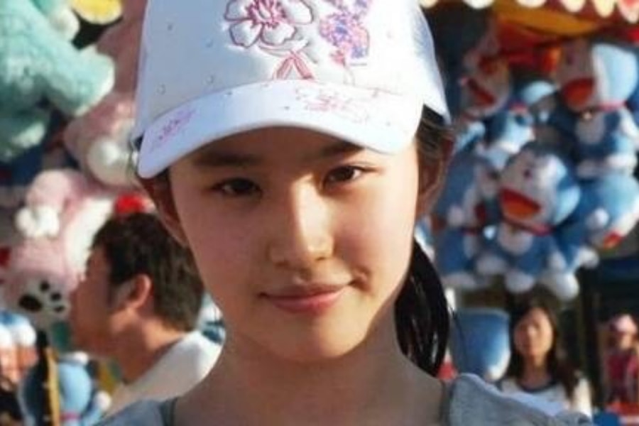 Ảnh Lưu Diệc Phi năm 16 tuổi gây sốt