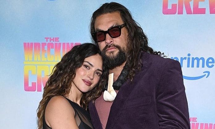 Jason Momoa quấn quýt bạn gái kém 13 tuổi