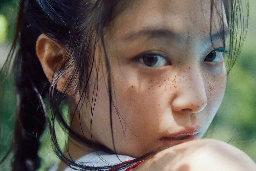 Jennie mở triển lãm ảnh bán nude