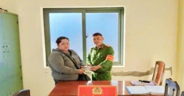 Người phụ nữ bán vé số dạo ở Cà Mau đang được nhiều người cảm kích