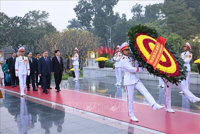 Lãnh đạo Đảng, Nhà nước đặt vòng hoa tại Đài tưởng niệm các Anh hùng liệt sĩ