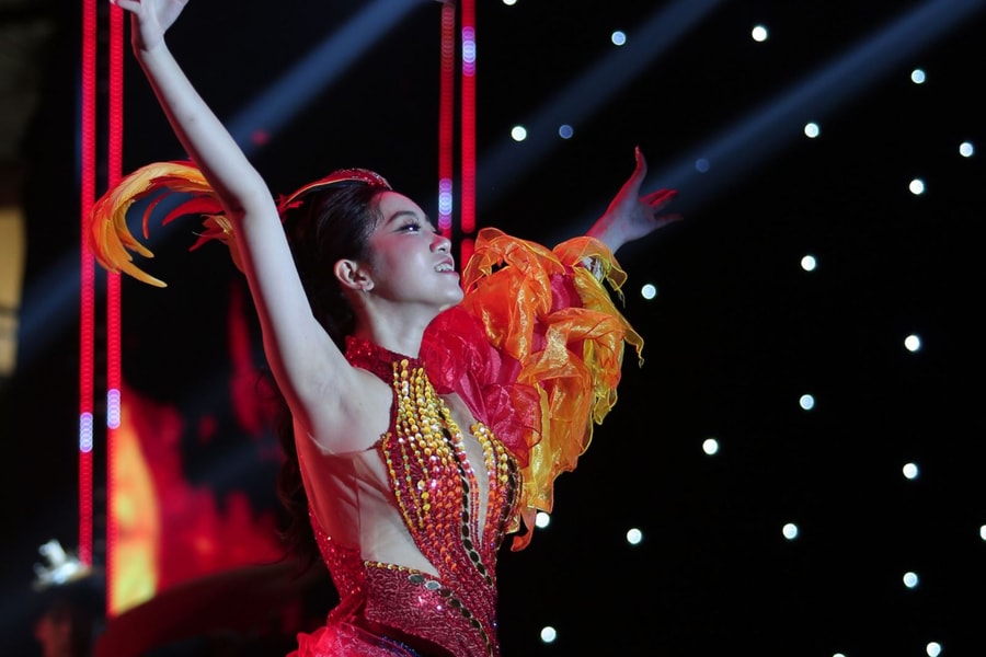 Thí sinh Phan Trâm Anh đăng quang Hoa khôi duyên dáng Ngoại thương