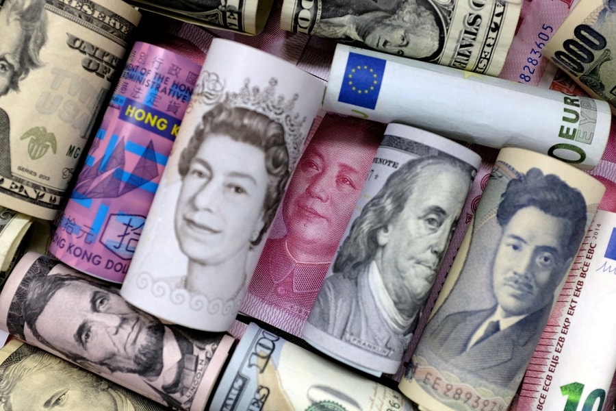 Nhà đầu tư bán USD, mua tài sản trú ẩn khi ông Trump dọa áp thuế