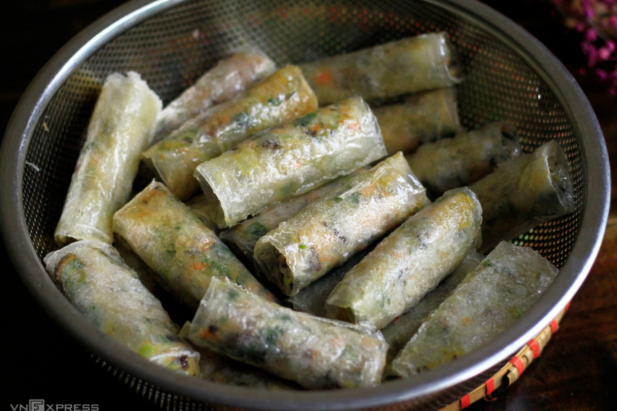 Có nên trữ nem rán trong tủ lạnh ăn dần?