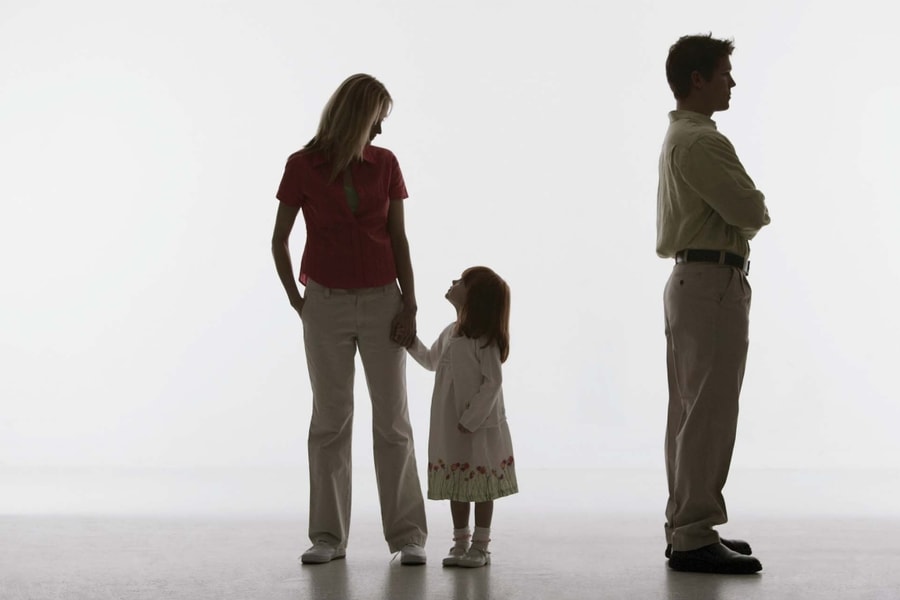 Lập gia đình mới, tôi giao con gái cho chồng cũ nuôi được không?