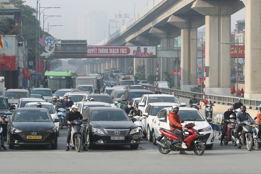 'Ngụy biện không vượt đèn đỏ khi rẽ phải ở làn đi thẳng'
