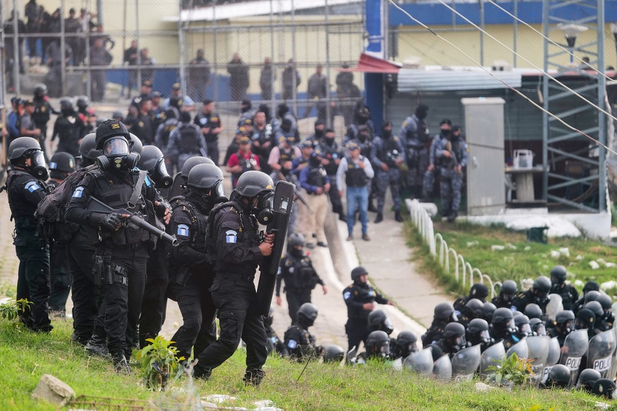 Guatemala ban bố tình trạng khẩn cấp vì băng đảng chiếm loạt nhà tù