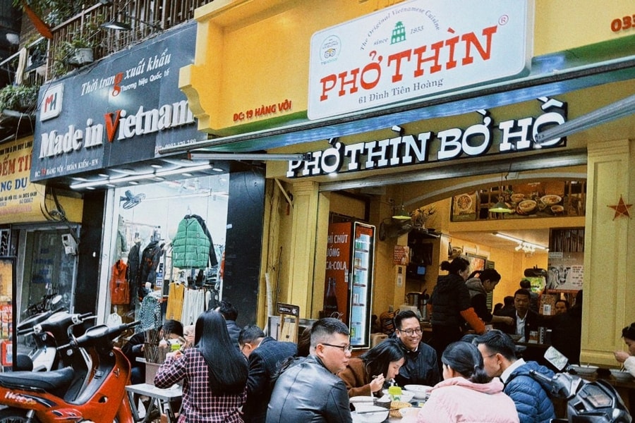 Khoảnh khắc quán phở Thìn Bờ Hồ tuổi đời 71 năm bị phá dỡ