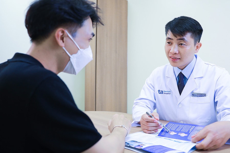 Nguyên nhân đau đầu gối khi leo cầu thang