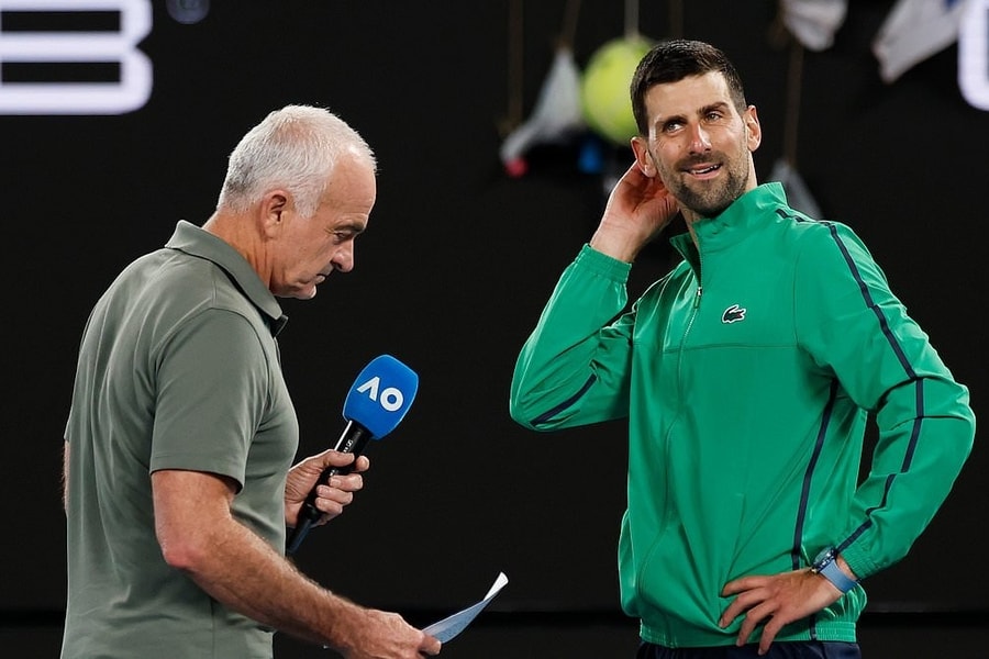 Bình luận viên bị 'ném đá' vì trù ẻo Djokovic chấn thương