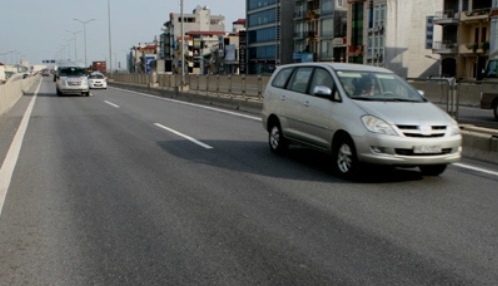 'Làn đường dành cho ôtô rộng 3,5m là quá lãng phí'