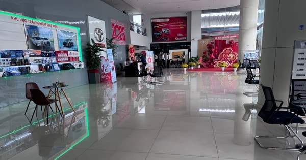Nhiều đại lý Toyota, Mitsubishi thiếu ô tô bán dịp Tết, điều gì đang xảy ra?