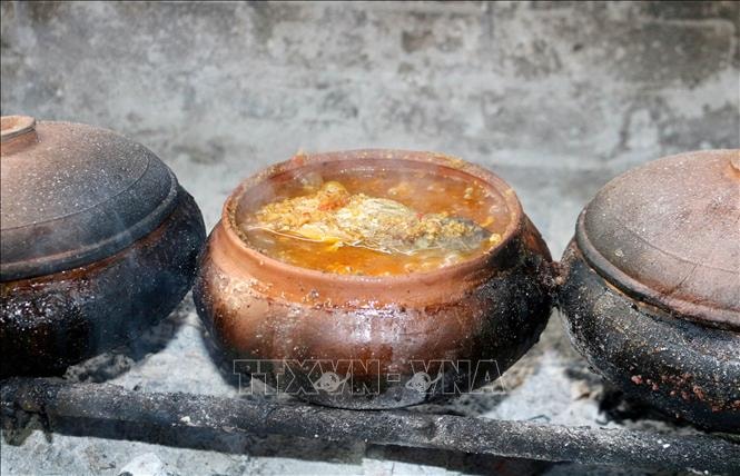 Đặc sản cá kho Nhân Hậu vươn xa nhờ công nghệ số