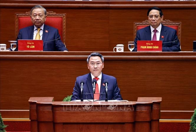 Hoàn thiện lý luận về đường lối đổi mới của Đảng trong kỷ nguyên vươn mình