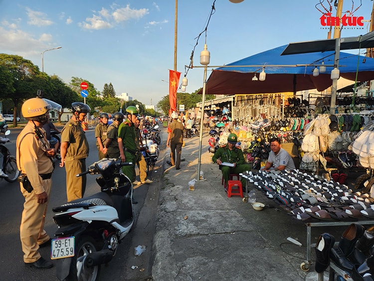 TP Hồ Chí Minh quyết liệt xử lý tình trạng lấn chiếm vỉa hè, lòng đường