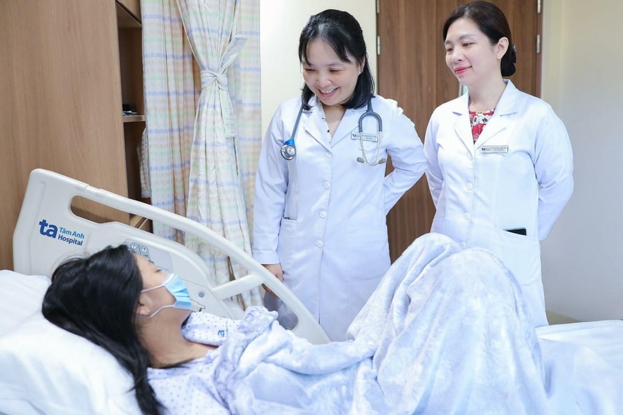 Bé gái 13 tuổi bị áp xe ngực