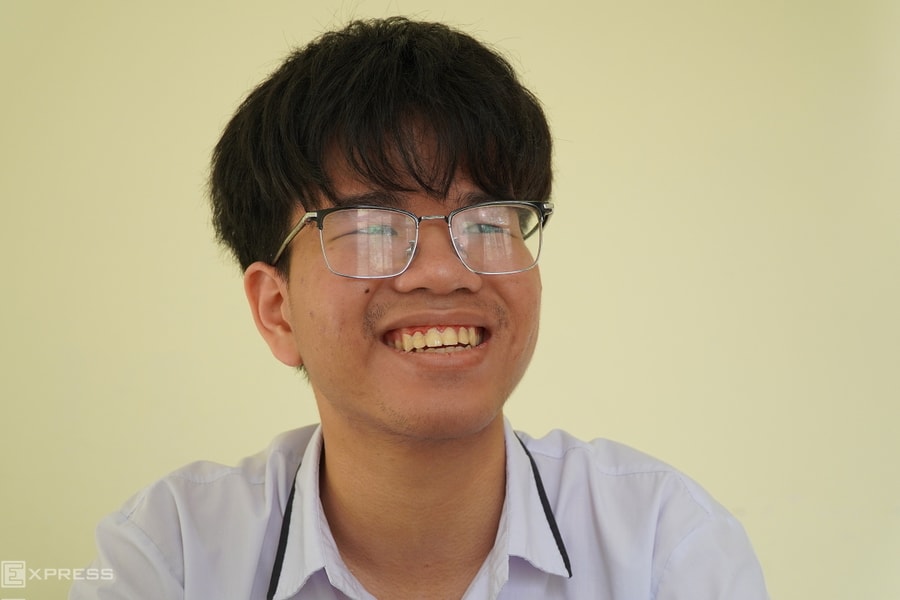 Nam sinh chuyên Lam Sơn giành ngôi thủ khoa Vật lý quốc gia