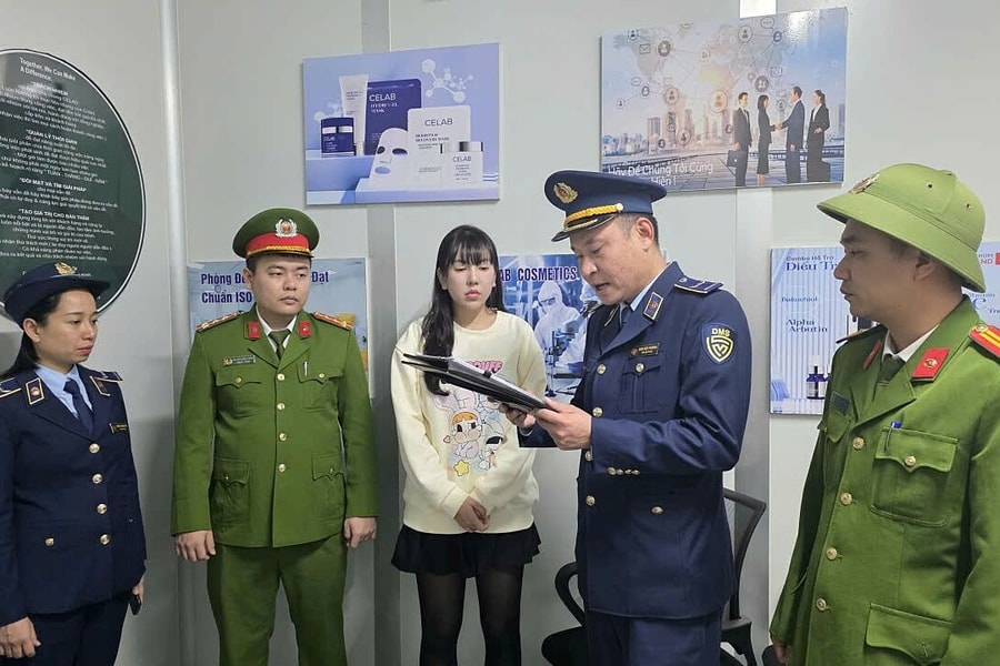 Nữ giám đốc điều hành xưởng sản xuất mỹ phẩm giả