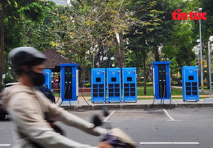 TP Hồ Chí Minh ban hành quy định về việc lắp đặt tủ đổi pin xe máy điện