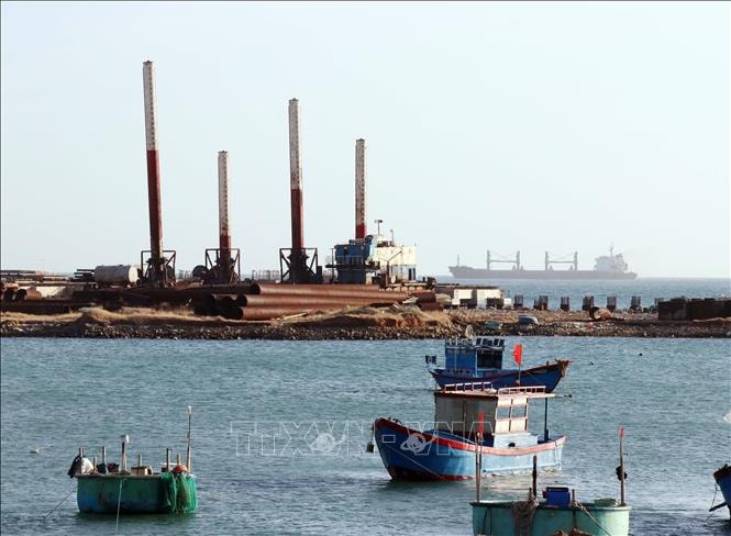 Đẩy nhanh tiến độ bến cảng 1B - Cảng biển tổng hợp Cà Ná