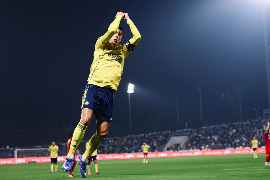 Ronaldo ghi bàn thứ 960