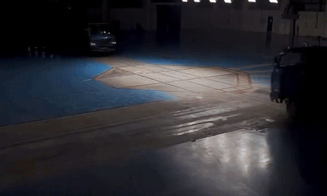 Hai xe tải đấu đầu trong thử nghiệm an toàn