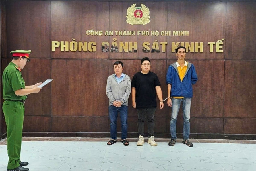 Đội trưởng Trung tâm hỏa táng Bình Hưng Hòa bị bắt vì bán hũ cốt giá cao