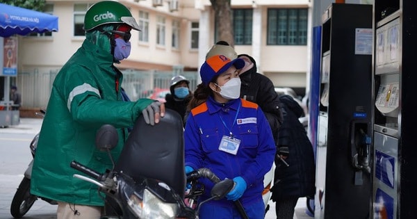 Giá xăng giảm nhẹ, dầu diesel tăng hơn 400 đồng mỗi lít