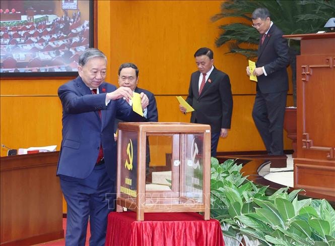 Ban Chấp hành Trung ương Đảng khóa XIV bỏ phiếu bầu Tổng Bí thư