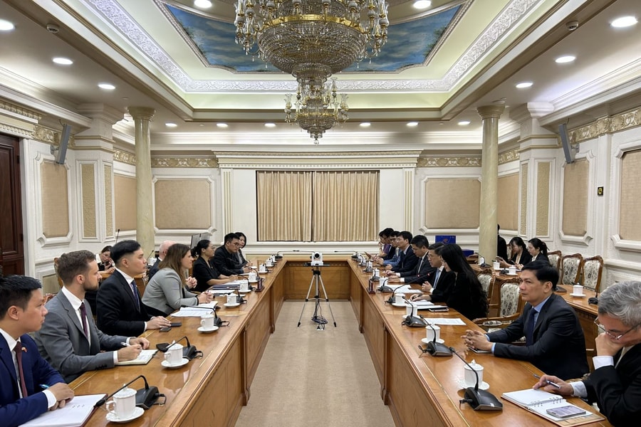 Doanh nghiệp Anh mong muốn hợp tác phát triển đường sắt đô thị tại Việt Nam