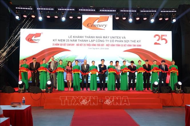 Tây Ninh đưa nhà máy sản xuất sợi tổng hợp và vải vào hoạt động