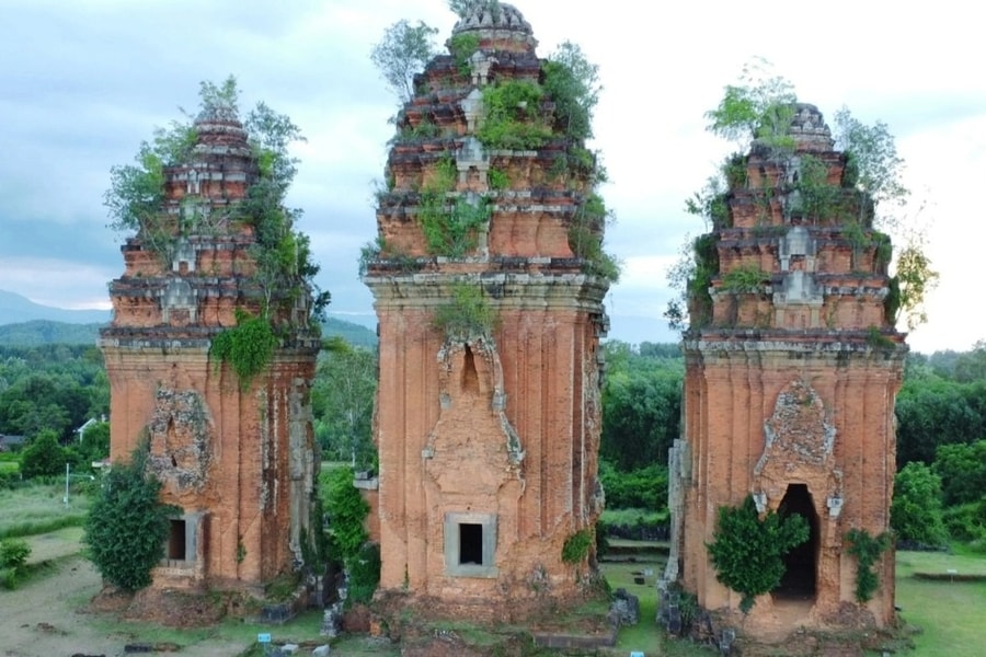 Phát hiện hai hiện vật quý hiếm tại tháp gạch cao nhất Đông Nam Á