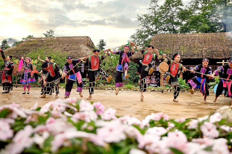 Chuỗi lễ hội 'Mở cổng trời' trên đỉnh Fansipan dịp Tết