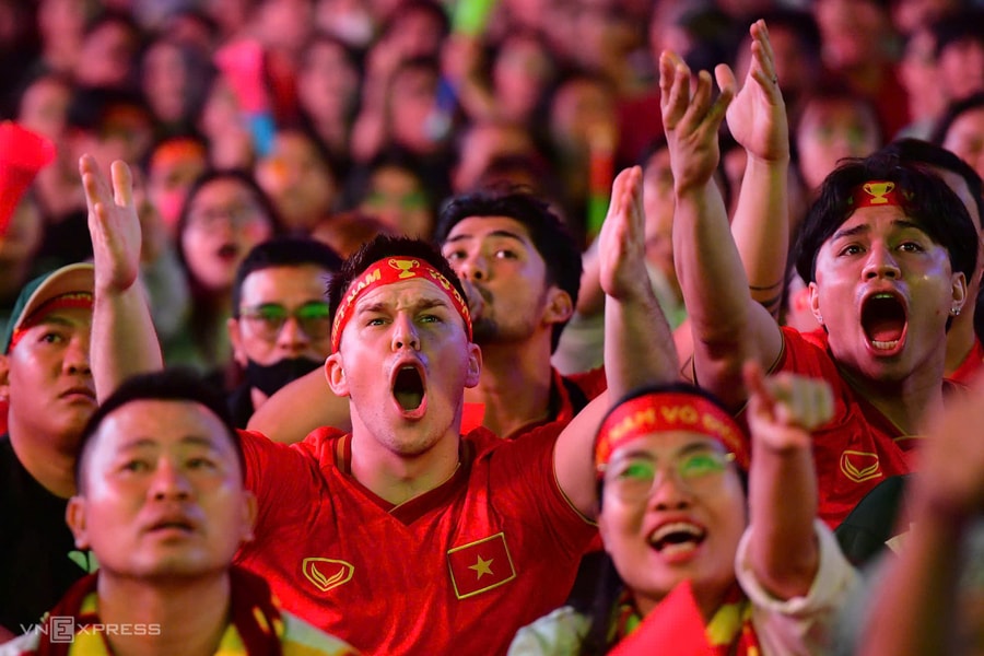 Người hâm mộ vỡ òa U23 Việt Nam thắng Hàn Quốc ở loạt luân lưu