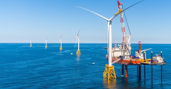 Điện gió ngoài khơi "mắc cạn" trên bờ