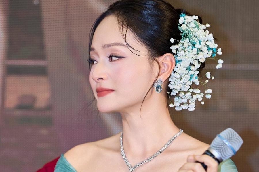 Lan Phương bật khóc